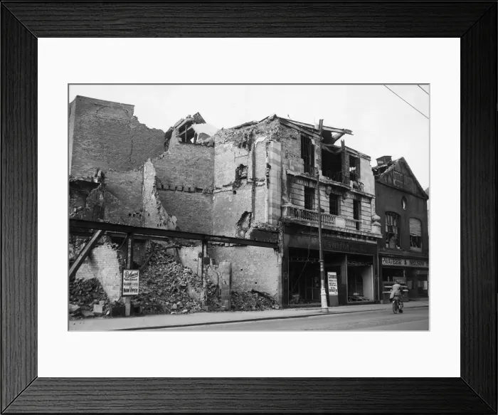 Framed Print : Scenes in Hull, the most severely damaged British city or town during the Second World Framed Print : Scenes in Hull, the most severely damaged British city or town during the Second World