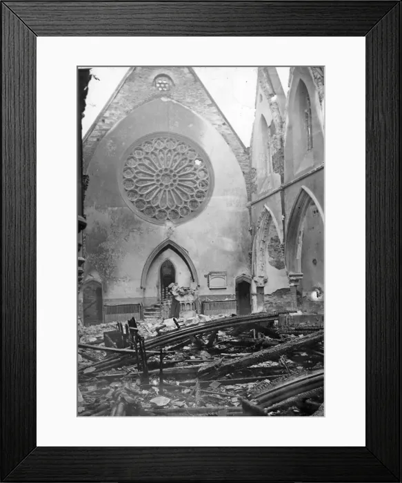 Framed Print : Picture shows the ruins of a Presbyterian Church in Bristol. November 1940 Framed Print : Picture shows the ruins of a Presbyterian Church in Bristol. November 1940