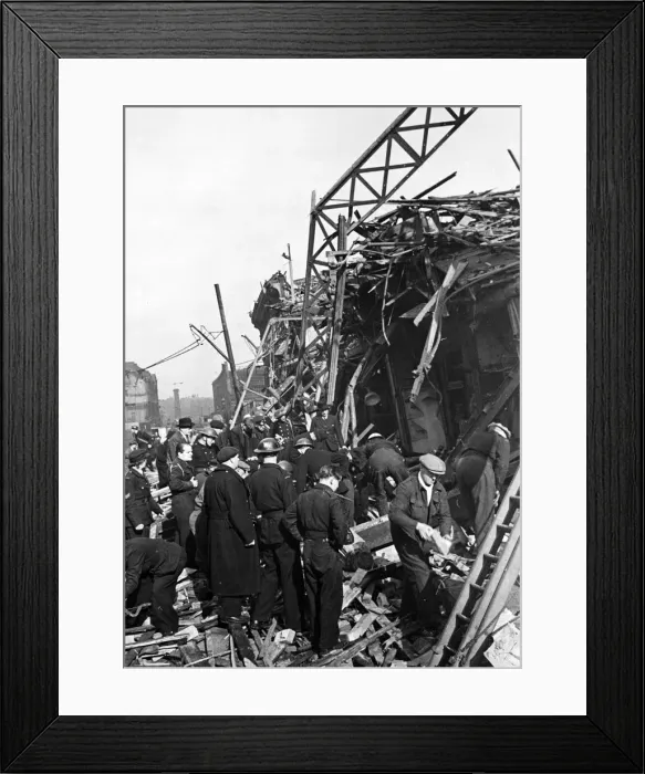 Framed Print : V. Bomb incident, Farringdon Road, London, removing casualties. 8th March 1945 Framed Print : V. Bomb incident, Farringdon Road, London, removing casualties. 8th March 1945