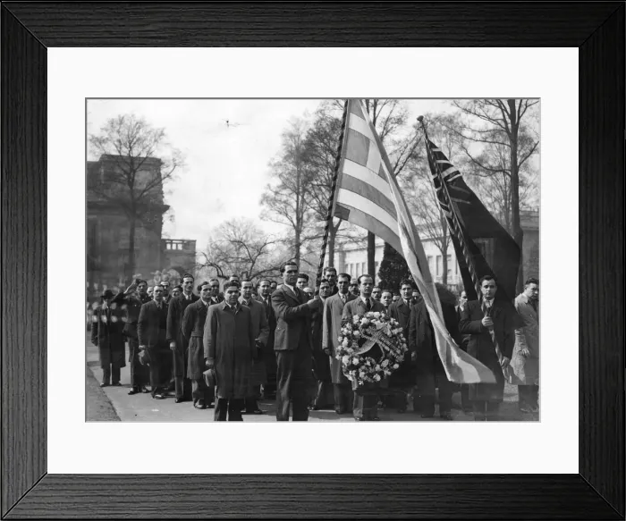 Framed Print : Greek engineers place a wreath at the Welsh National War Memorial, Cardiff Framed Print : Greek engineers place a wreath at the Welsh National War Memorial, Cardiff