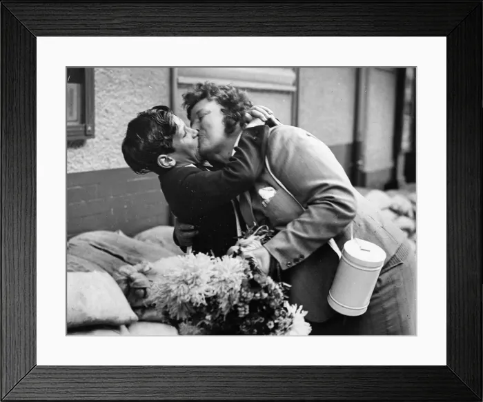 Framed Print : A goodbye kiss at Brighton. *** there is no more information available for Framed Print : A goodbye kiss at Brighton. *** there is no more information available for