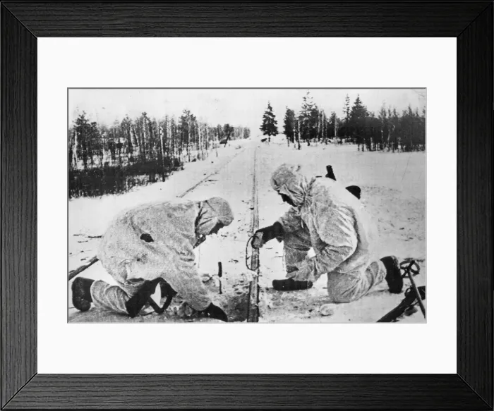 Framed Print : White clad paratroops of the Soviet Red Army, dropped behind enemy lines in Russia Framed Print : White clad paratroops of the Soviet Red Army, dropped behind enemy lines in Russia