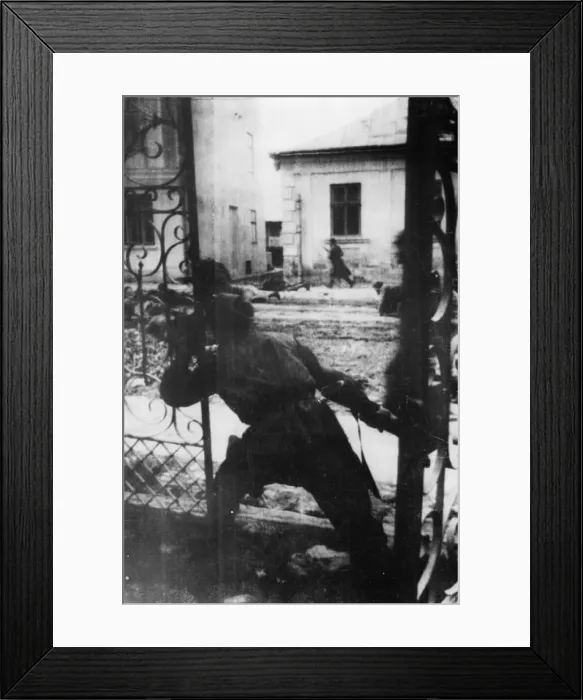 Framed Print : Soviet Red Army troops on the First Ukrainian front clearing a liberated town of the last