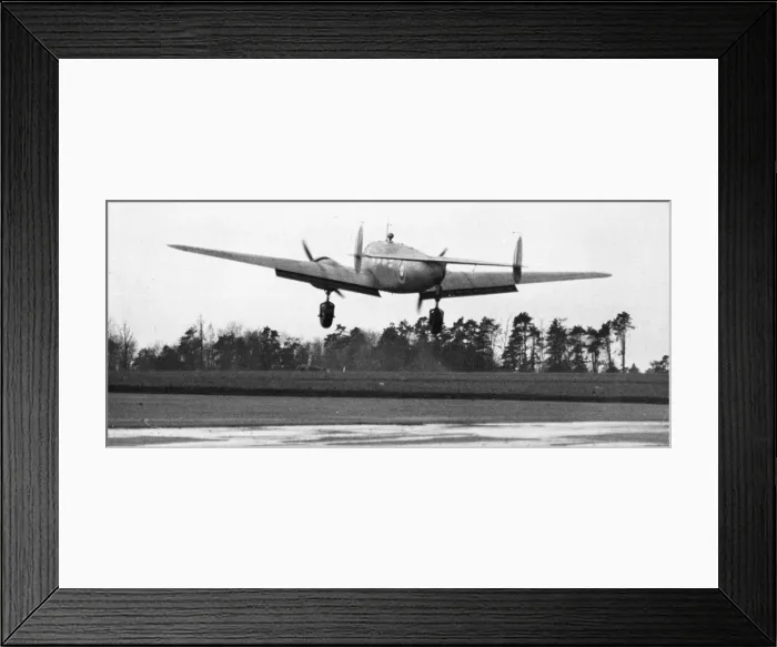 Framed Print : A US Lockheed Hudson plane, lands at an aerodrome somewhere in England