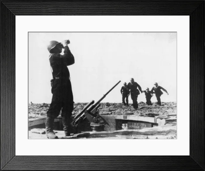 Framed Print : Scene after the alert had been sounded at an anti-aircraft battery protect the Russia