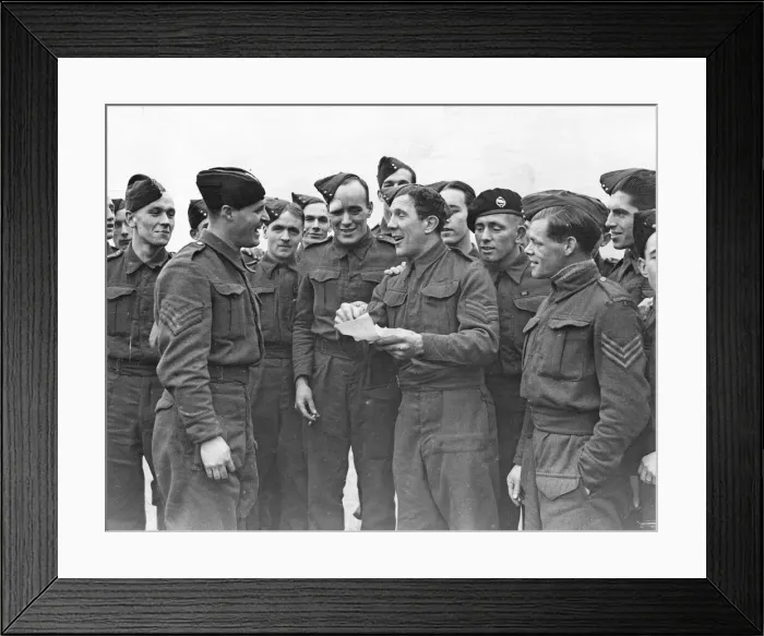 Framed Print : Soldiers of The British Army. Regiment unknown Framed Print : Soldiers of The British Army. Regiment unknown