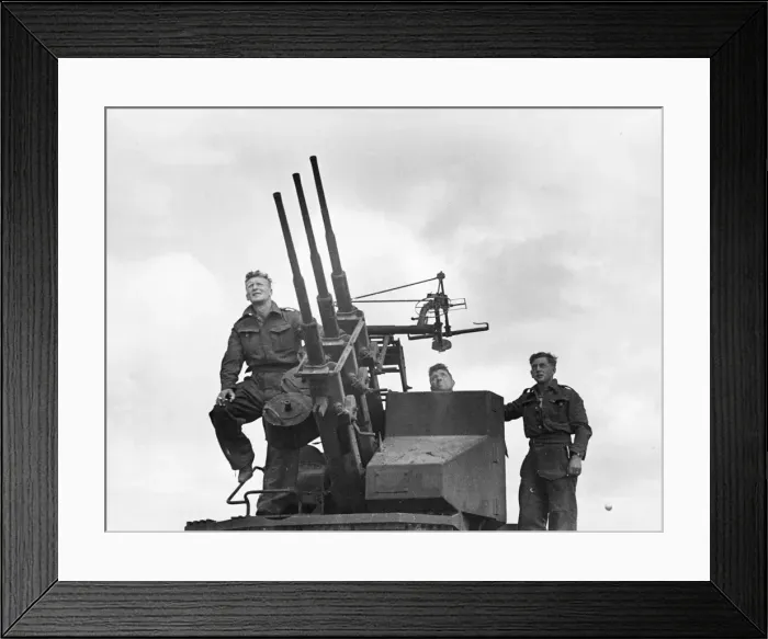 Framed Print : British Home front soldiers crew keeping an eye on enemy aircraft Framed Print : British Home front soldiers crew keeping an eye on enemy aircraft