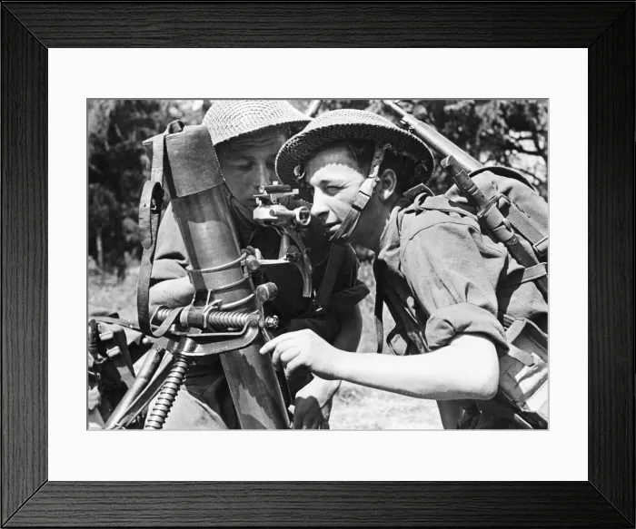 Framed Print : Two members of the Young Soldiers unit in the British Army train on the range finder of a Framed Print : Two members of the Young Soldiers unit in the British Army train on the range finder of a