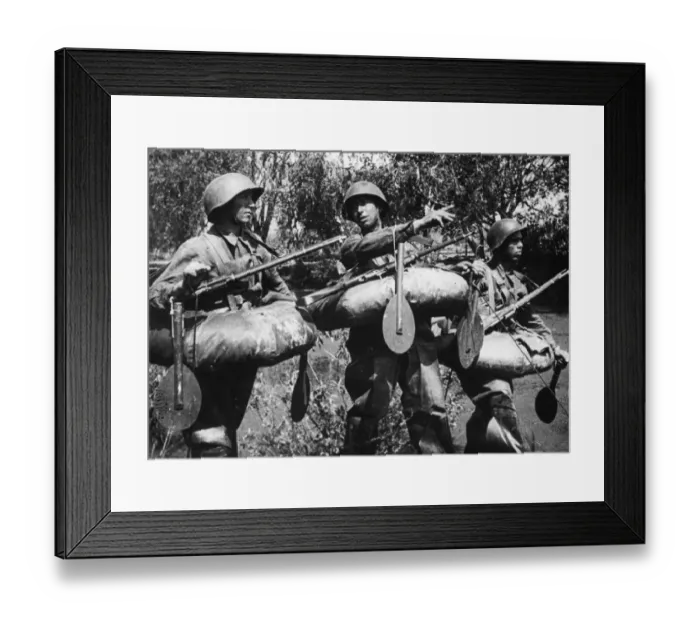 Framed Print : Soldiers of the Soviet Red Army equipped with ingenious body boat Framed Print : Soldiers of the Soviet Red Army equipped with ingenious body boat