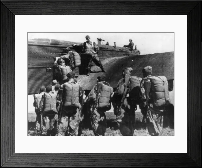 Framed Print : The Soviet Red Army X Parachute Unit dropped in the enemy rear a landing detachment Framed Print : The Soviet Red Army X Parachute Unit dropped in the enemy rear a landing detachment