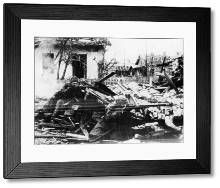 Framed Print : The men who have held Stalingrad against against all the tanks Framed Print : The men who have held Stalingrad against against all the tanks