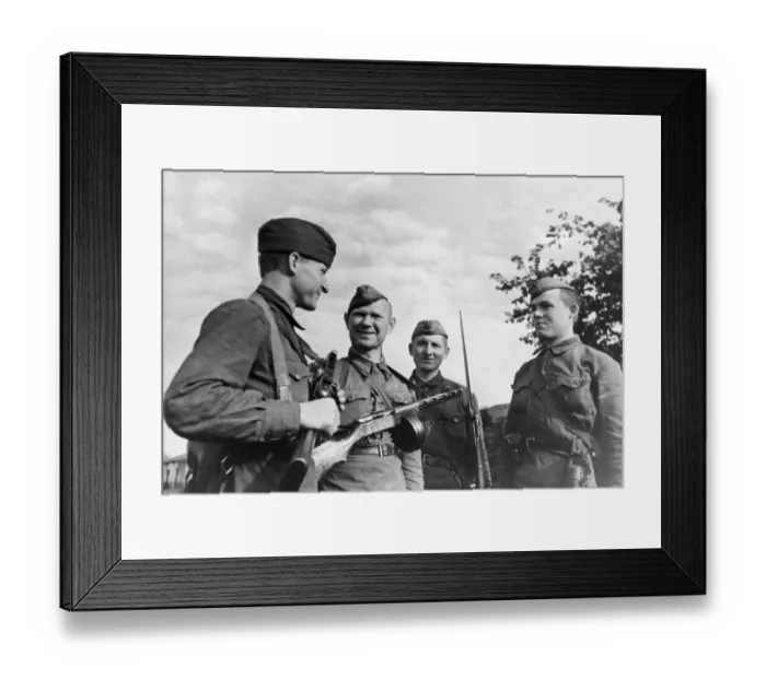 Framed Print : Scenes during the ongoing fierce fighting between the Soviet Red Army