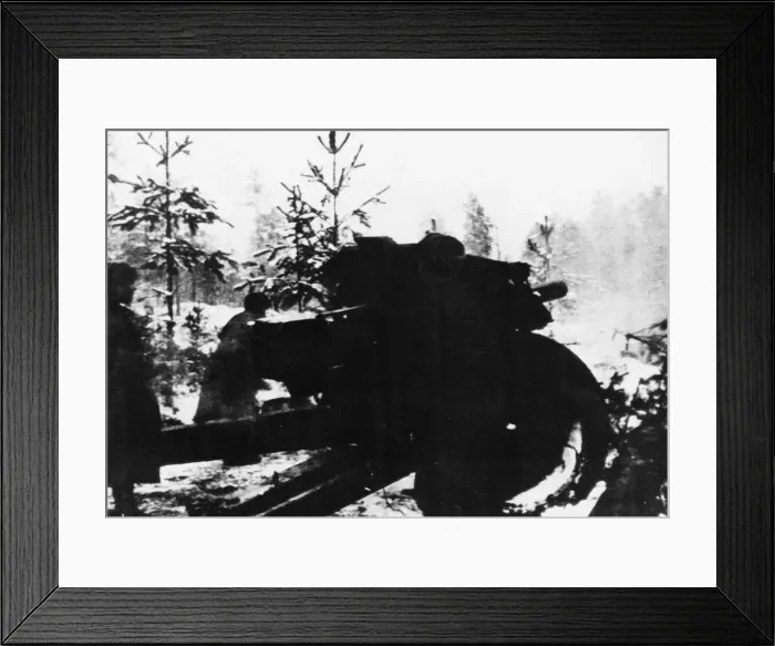 Framed Print : Soviet gunners on central battlefront during Second World War. 27th January 1944 Framed Print : Soviet gunners on central battlefront during Second World War. 27th January 1944
