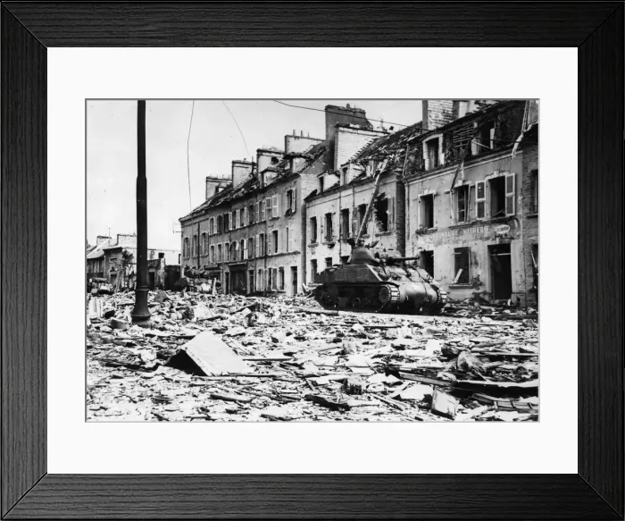Framed Print : Allied forces in Northern France following the invasion of Normandy in the Second World Framed Print : Allied forces in Northern France following the invasion of Normandy in the Second World