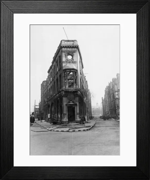 Framed Print : German air raid on the city of London during the Second World War Framed Print : German air raid on the city of London during the Second World War