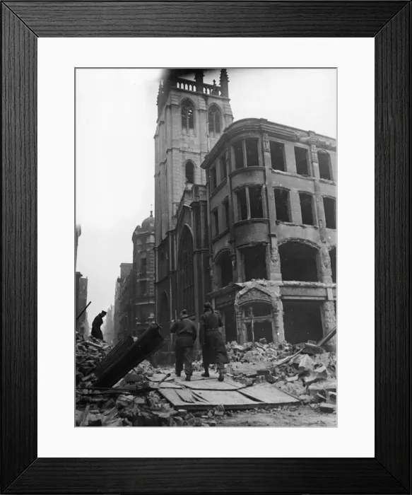 Framed Print : German air raid on the city of London during the Second World War Framed Print : German air raid on the city of London during the Second World War