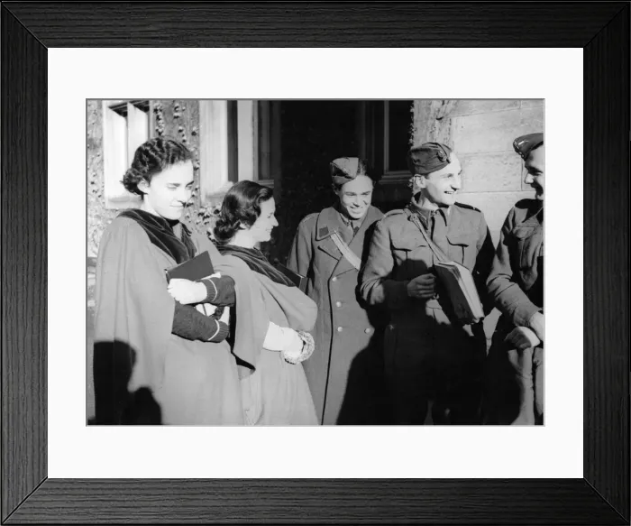 Framed Print : British and Polish soldiers and officers at a University in Scotland Framed Print : British and Polish soldiers and officers at a University in Scotland