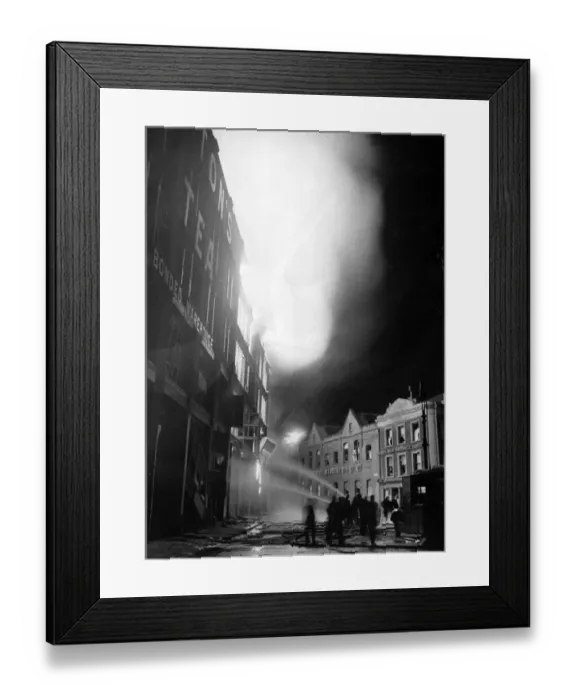 Framed Print : Liptons Tea Warehouse, Shoreditch, after an air raid attack. 11th January 1941