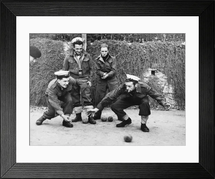 Framed Print : Sailors playing bowls in Italy during Second World War. 2nd February 1944