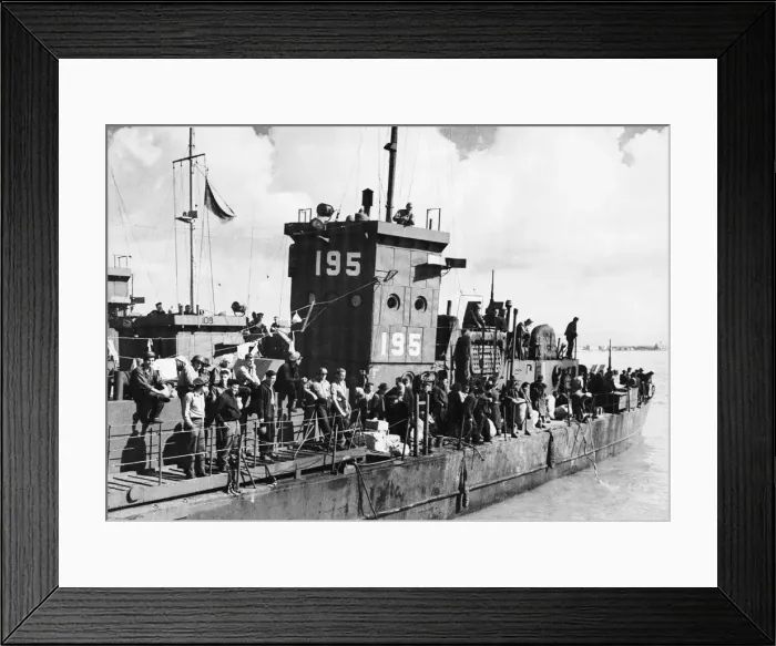 Framed Print : Refugees evacuated from Anzio area. 22nd March 1944
