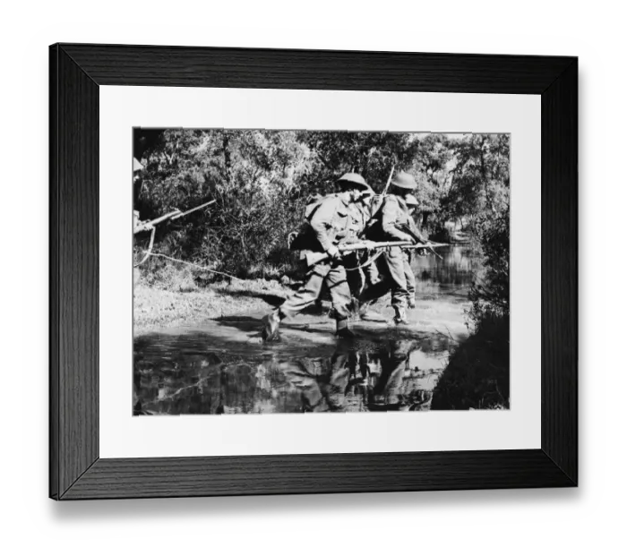 Framed Print : Advancing British troops in Anzio. 25th March 1944