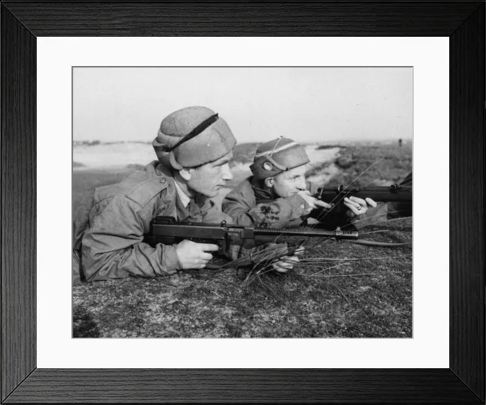 Framed Print : Polish paratroopers in training in the United Kingdom. Picture taken 1st October Framed Print : Polish paratroopers in training in the United Kingdom. Picture taken 1st October