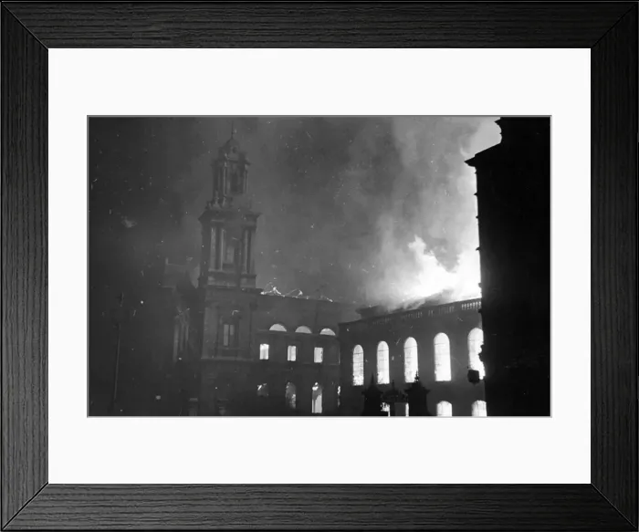 Framed Print : The Second Great Fire of London - one of the most destructive nights of the blitz Framed Print : The Second Great Fire of London - one of the most destructive nights of the blitz