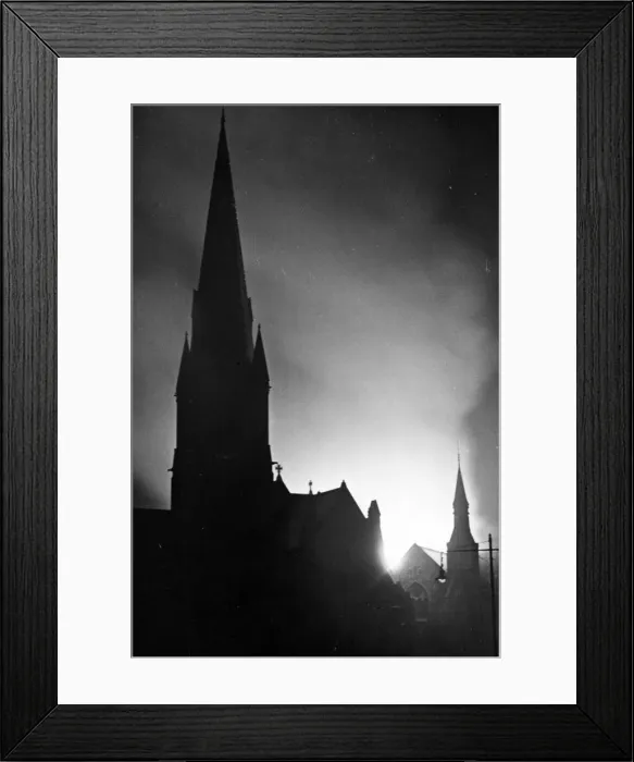 Framed Print : The Second Great Fire of London - blaze threatens Christ Church Framed Print : The Second Great Fire of London - blaze threatens Christ Church