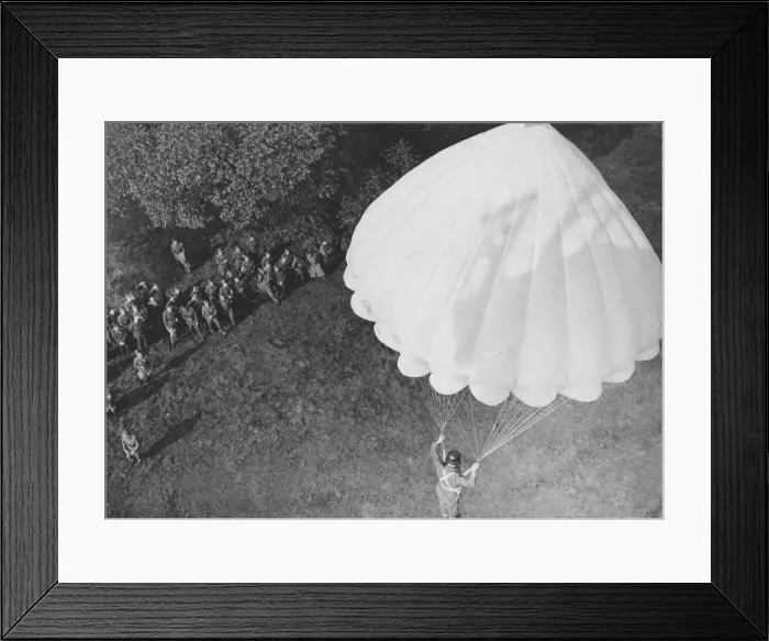 Framed Print : Polish paratroopers in training in the United Kingdom. Picture taken 1st October Framed Print : Polish paratroopers in training in the United Kingdom. Picture taken 1st October