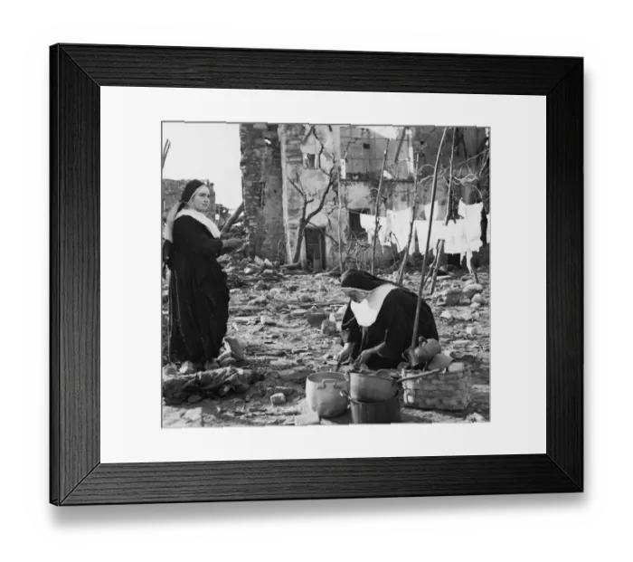 Framed Print : Two sisters of the order of Nostra Signora Di Misericordia organising meals for civilians Framed Print : Two sisters of the order of Nostra Signora Di Misericordia organising meals for civilians