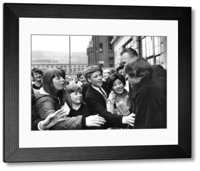 Framed Print : Ringo Starr leaves University College Hospital after treatment for pharyngitis
