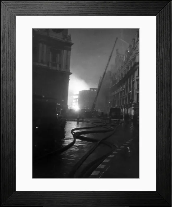 Framed Print : The Second Great Fire of London - one of the most destructive nights of the blitz