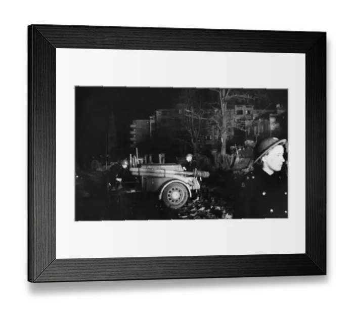 Framed Print : The Auxiliary Fire Service (AFS) makes her way to a mobile canteen for a well deserved Framed Print : The Auxiliary Fire Service (AFS) makes her way to a mobile canteen for a well deserved