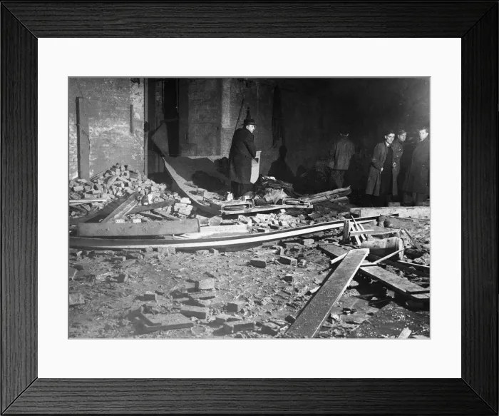 Framed Print : London Bridge Station. Picture shows the area that is the arches Framed Print : London Bridge Station. Picture shows the area that is the arches