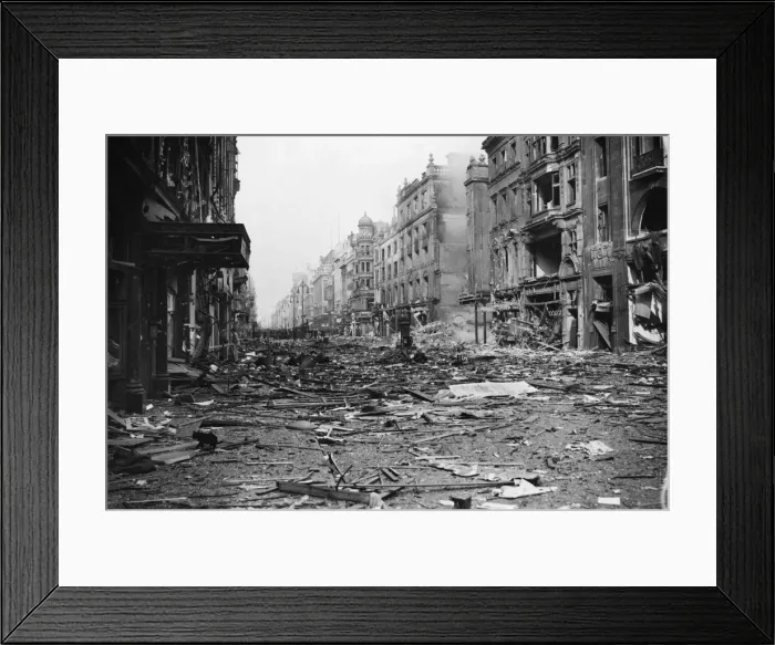 Framed Print : London, the Marylebone area, West Central London. The streets a littered with Framed Print : London, the Marylebone area, West Central London. The streets a littered with