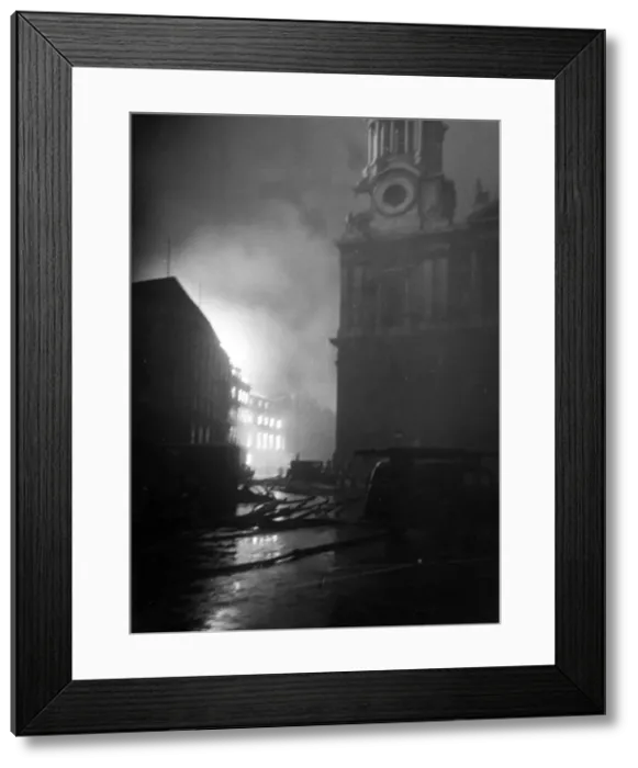 Framed Print : The Great Fire of London. Fire scenes in the city. 29th December 1940 Framed Print : The Great Fire of London. Fire scenes in the city. 29th December 1940
