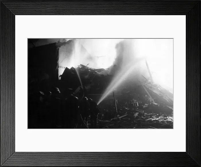 Framed Print : The Great Fire of London. Fires break out among the wreckage of workmens homesteads Framed Print : The Great Fire of London. Fires break out among the wreckage of workmens homesteads
