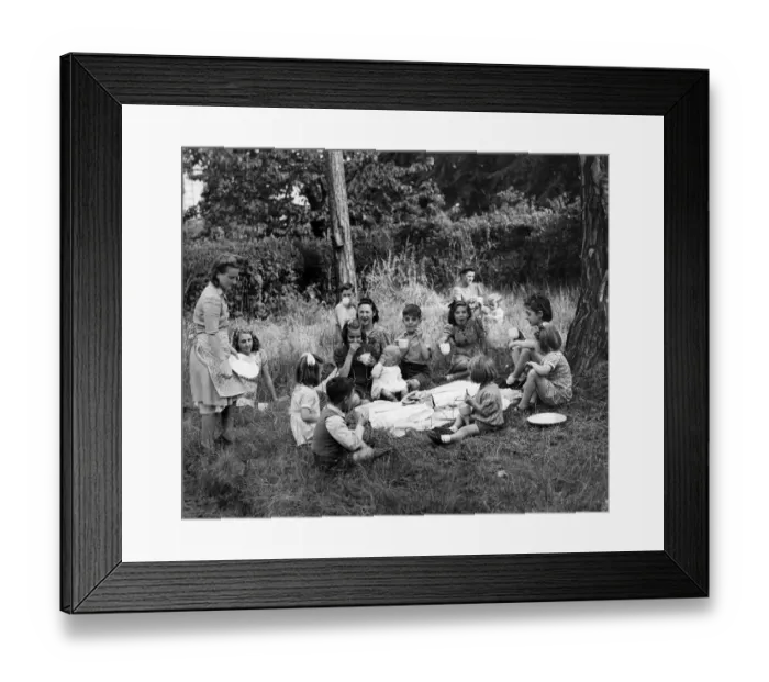 Framed Print : Evacuees having a picnic under the cedar trees in the gardens of a church in Woburn Sands Framed Print : Evacuees having a picnic under the cedar trees in the gardens of a church in Woburn Sands