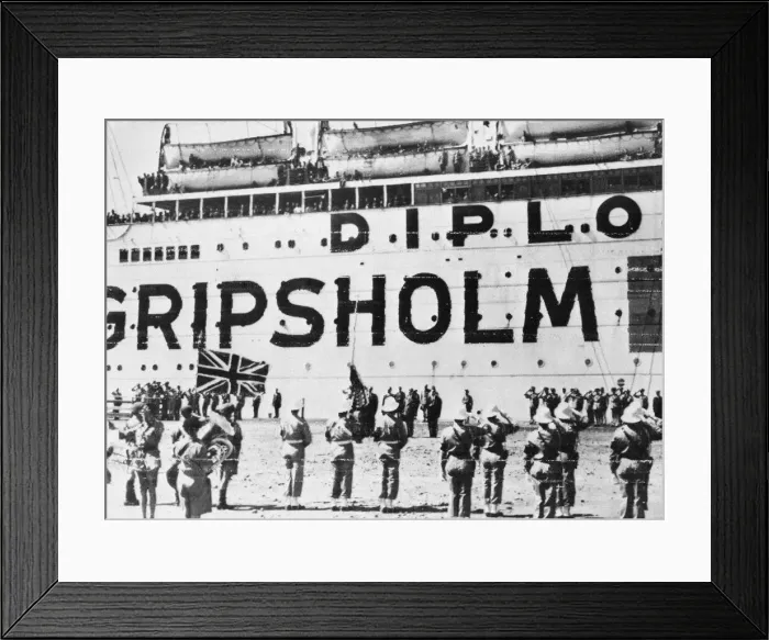 Framed Print : Algiers gave a great welcome to the Britain and U. S. Repatriated prisoners of war Framed Print : Algiers gave a great welcome to the Britain and U. S. Repatriated prisoners of war