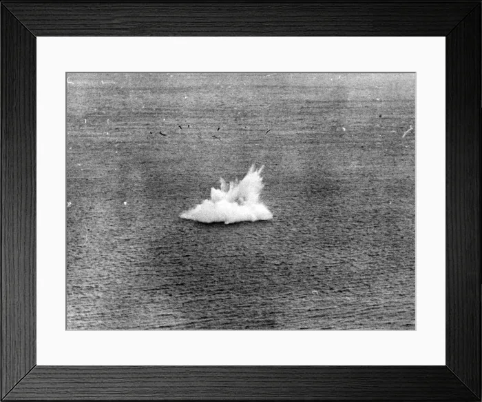 Framed Print : An ME 109 shot down over the straits of Dover. 9th August 1940 Framed Print : An ME 109 shot down over the straits of Dover. 9th August 1940