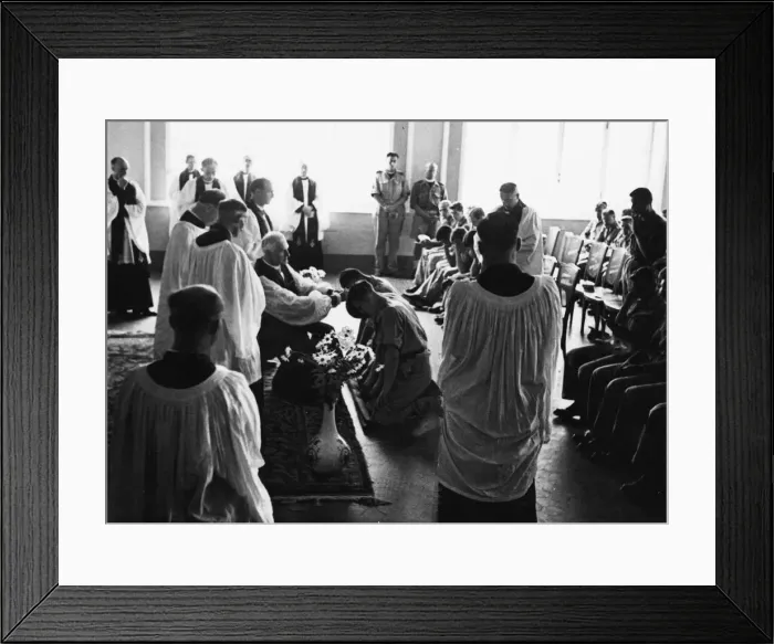 Framed Print : Bishop of Lichfield holds confirmation service. At 2: 30pm on the 11th of July