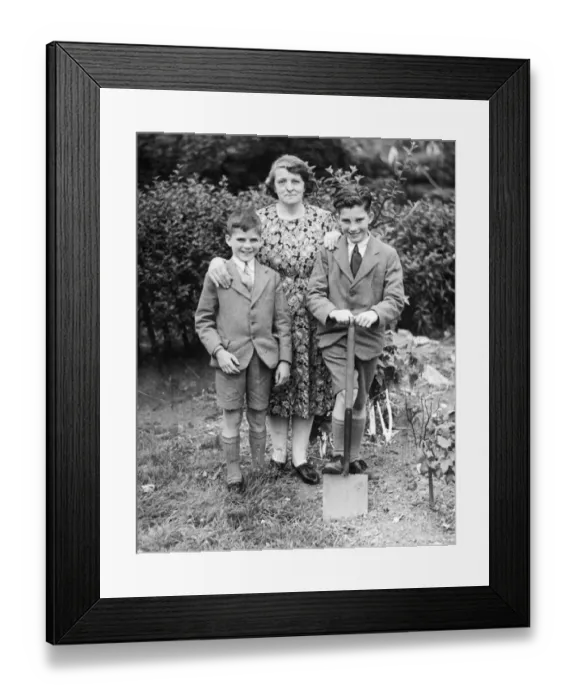 Framed Print : Peter and Lionel Holland, now lodging with Mrs Lang of Yelverton Road, Anfield, Liverpool Framed Print : Peter and Lionel Holland, now lodging with Mrs Lang of Yelverton Road, Anfield, Liverpool