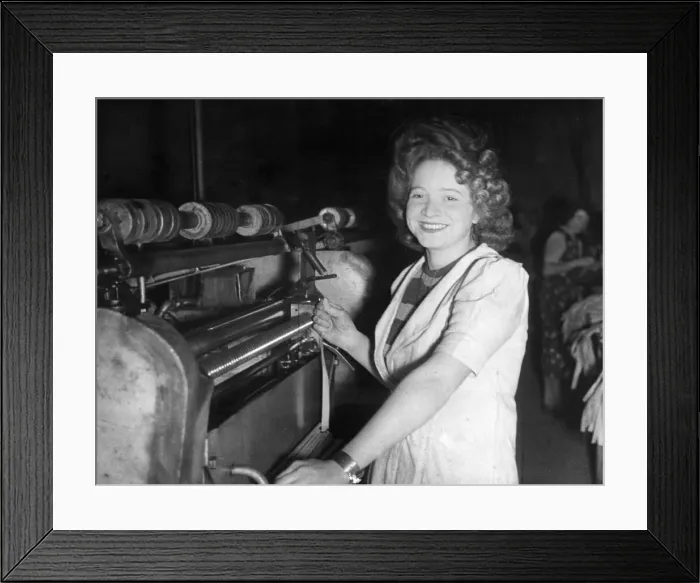Framed Print : Miss Jessie Lawton, at her machine in the munitions factory in Birmingham Framed Print : Miss Jessie Lawton, at her machine in the munitions factory in Birmingham