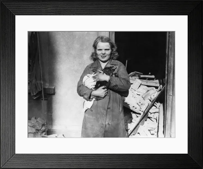 Framed Print : Alice Mitchell rescued, her kitten from a bombed house after an air raid by the German