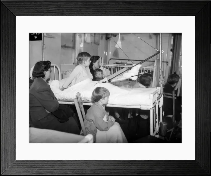 Framed Print : Picture shows a childrens party at King George Hospital, Ilford, East London Framed Print : Picture shows a childrens party at King George Hospital, Ilford, East London