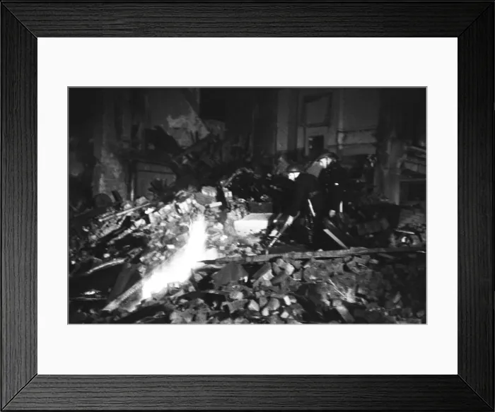 Framed Print : V2 Rocket strike on Duke Street during Second World War. 11th December 1944 Framed Print : V2 Rocket strike on Duke Street during Second World War. 11th December 1944