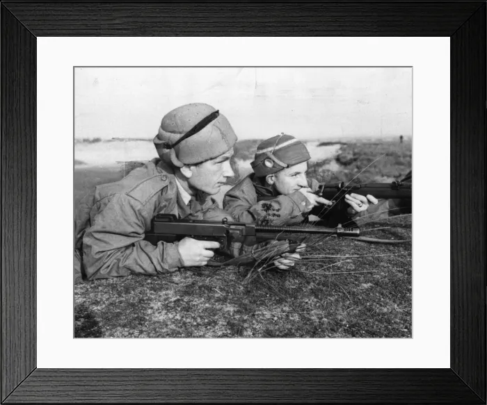 Framed Print : Polish paratroops on a training exercise. Picture possibly taken in Scotland