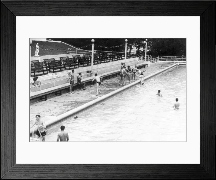 : Bathers enjoying the outdoor pool at Trentham Page 50 TWWW Potters Holiday Circa : Bathers enjoying the outdoor pool at Trentham Page 50 TWWW Potters Holiday Circa