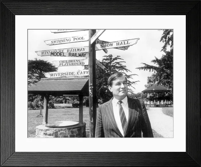Framed Print : Man with a plan, John Broome at Trentham Page 50 TWWW Potters Holiday Circa 10th August