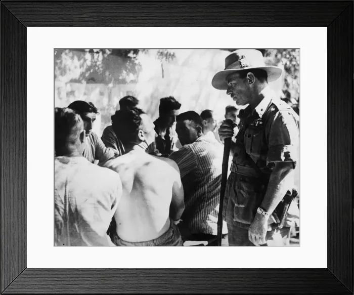 Framed Print : Lt. General Sir M. G. N Stopford visits troops in Kyaukse, seen here talking to Gunner A Framed Print : Lt. General Sir M. G. N Stopford visits troops in Kyaukse, seen here talking to Gunner A